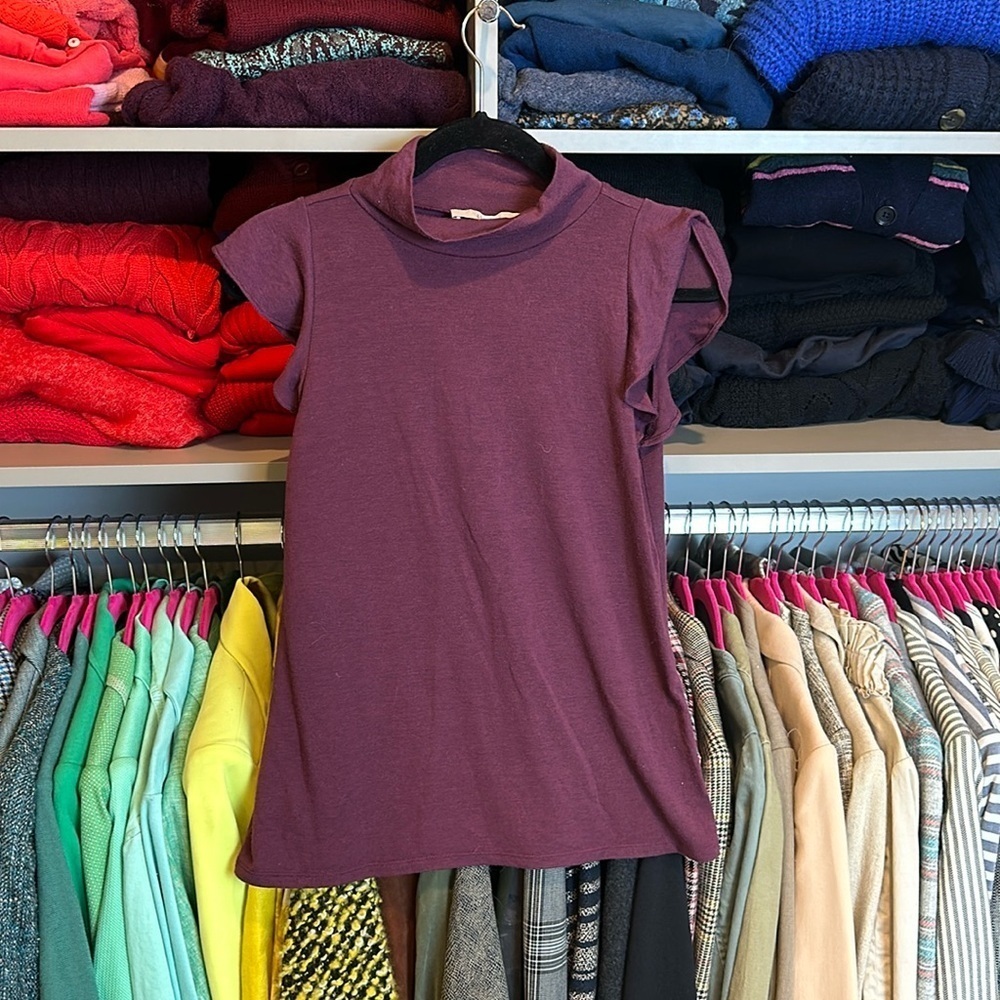 Loft aubergine ruffled cap sleeve mock neck top size XS